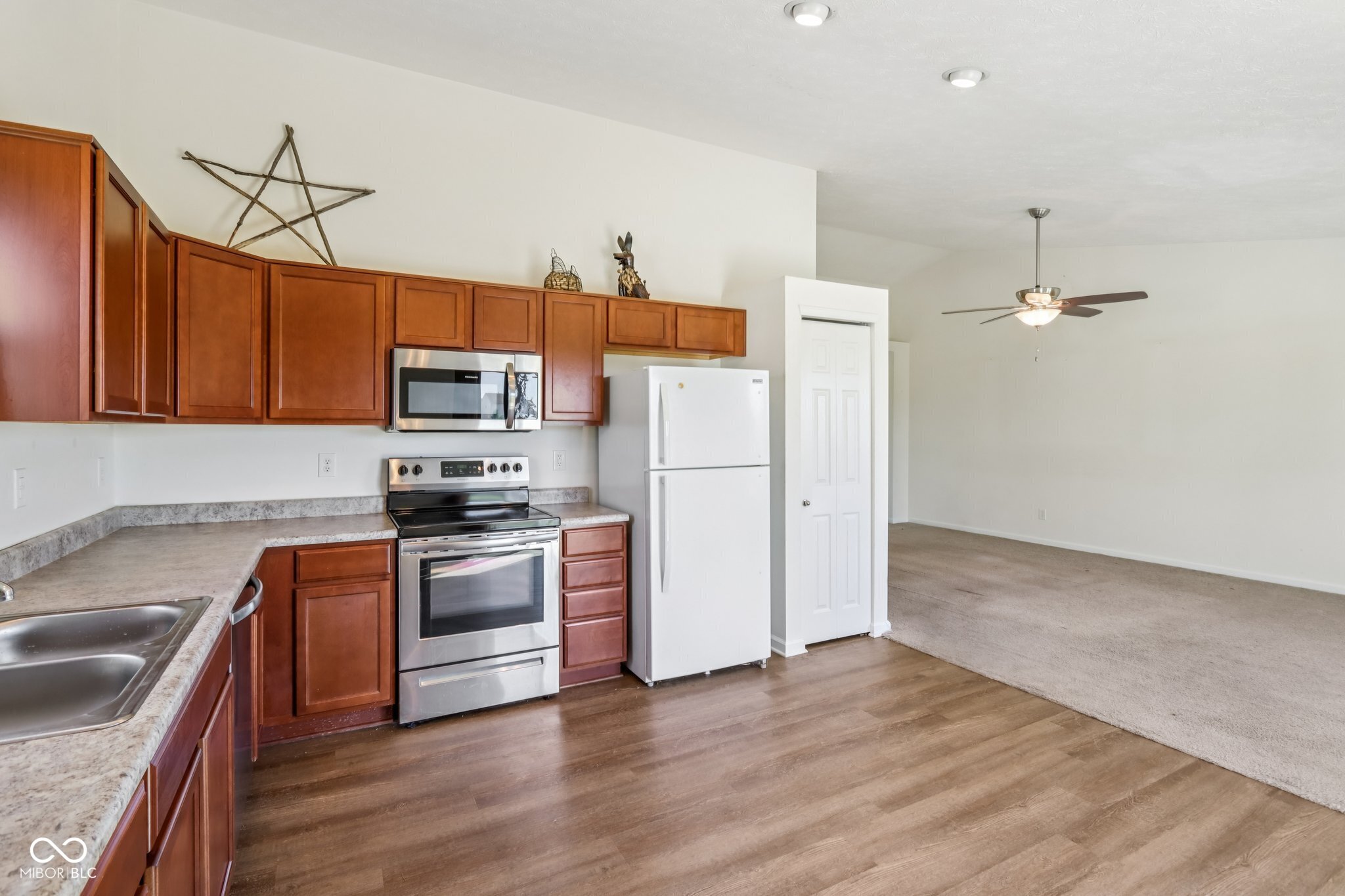 4846 Chip Shot Lane Indianapolis, IN 46235 - Photo 12 of 31