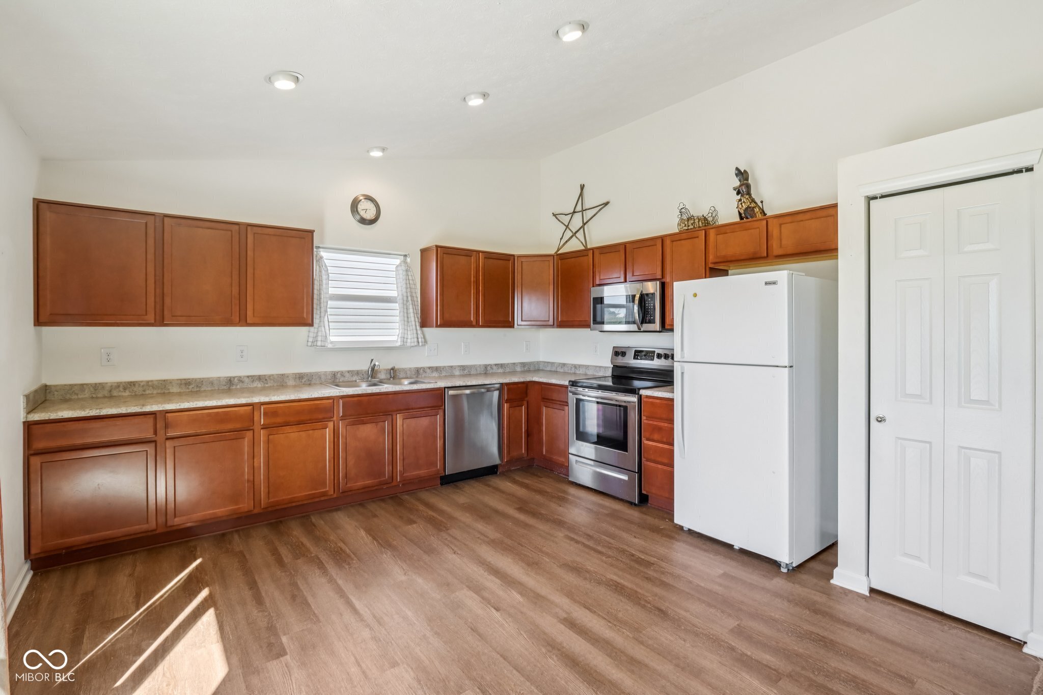 4846 Chip Shot Lane Indianapolis, IN 46235 - Photo 15 of 31