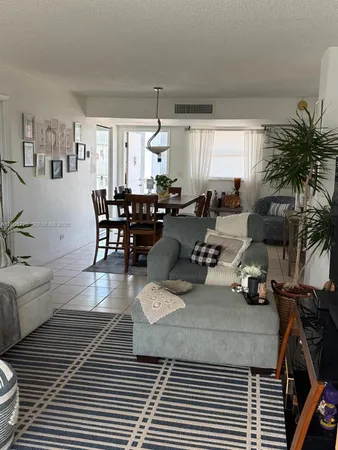 $2,100 | 447 Northeast 195th Street, Unit 310, Miami, FL 33179
