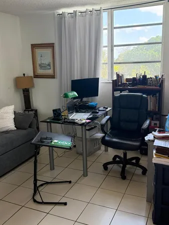 $2,100 | 447 Northeast 195th Street, Unit 310, Miami, FL 33179