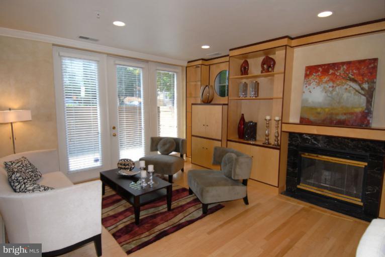 1947 Belmont Road Northwest, Unit 111 Washington, DC 20009 - Photo 18 of 25 Living Room