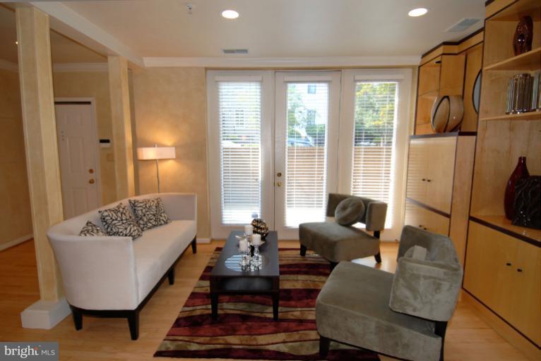1947 Belmont Road Northwest, Unit 111 Washington, DC 20009 - Photo 19 of 25 Living Room