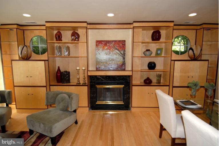 1947 Belmont Road Northwest, Unit 111 Washington, DC 20009 - Photo 7 of 25 Living Room