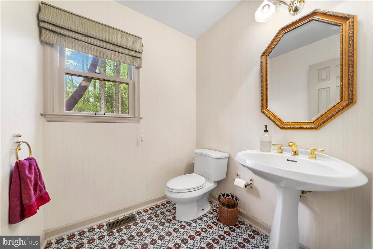 1750 Stocton Road Jenkintown, PA 19046 - Photo 28 of 50 a bathroom with a sink toilet and a mirror