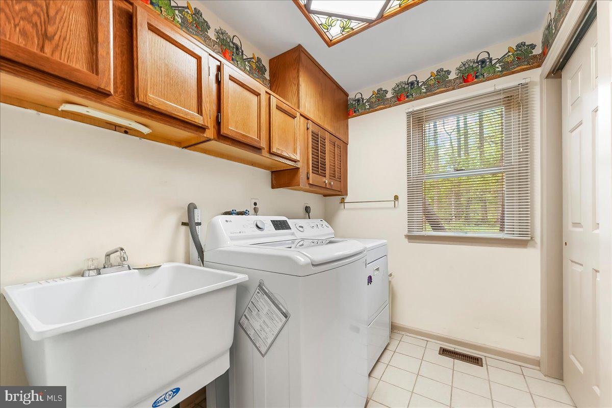 1750 Stocton Road Jenkintown, PA 19046 - Photo 29 of 50 a bathroom with a sink and a washing machine with a sink