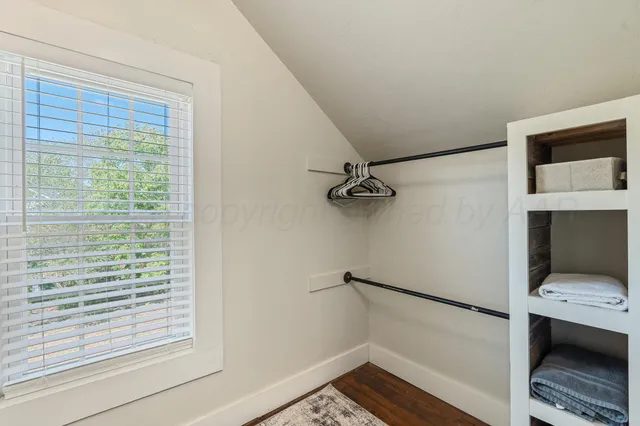 a bathroom with a toilet