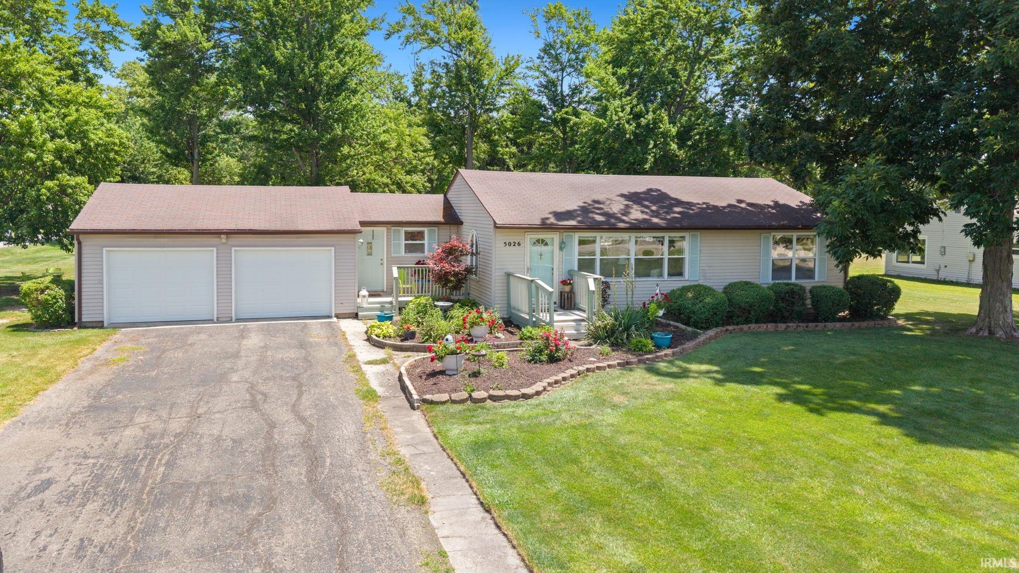 5026 Wheelock Road Fort Wayne, IN 46835 - Photo 4 of 42