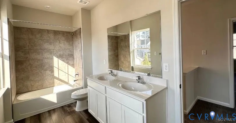 6455 Fennec Run Moseley, VA 23120 - Photo 8 of 18 Full bath featuring double vanity, shower / bath c