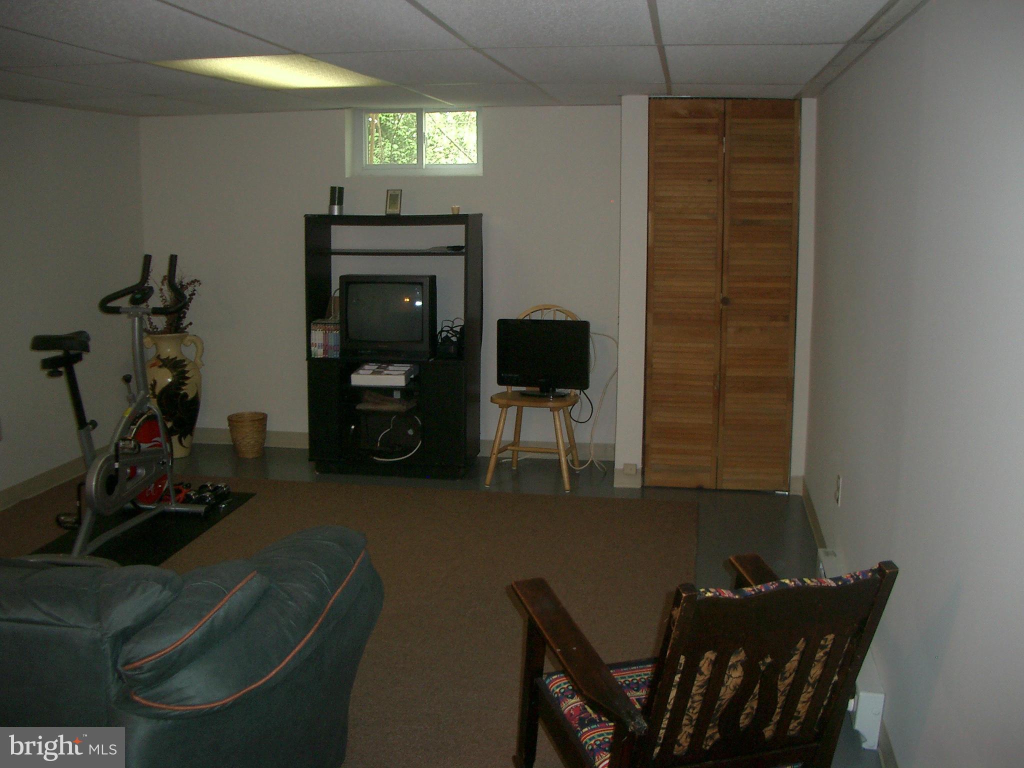 5232 Cochran Road Beltsville, MD 20705 - Photo 15 of 21 Family Room