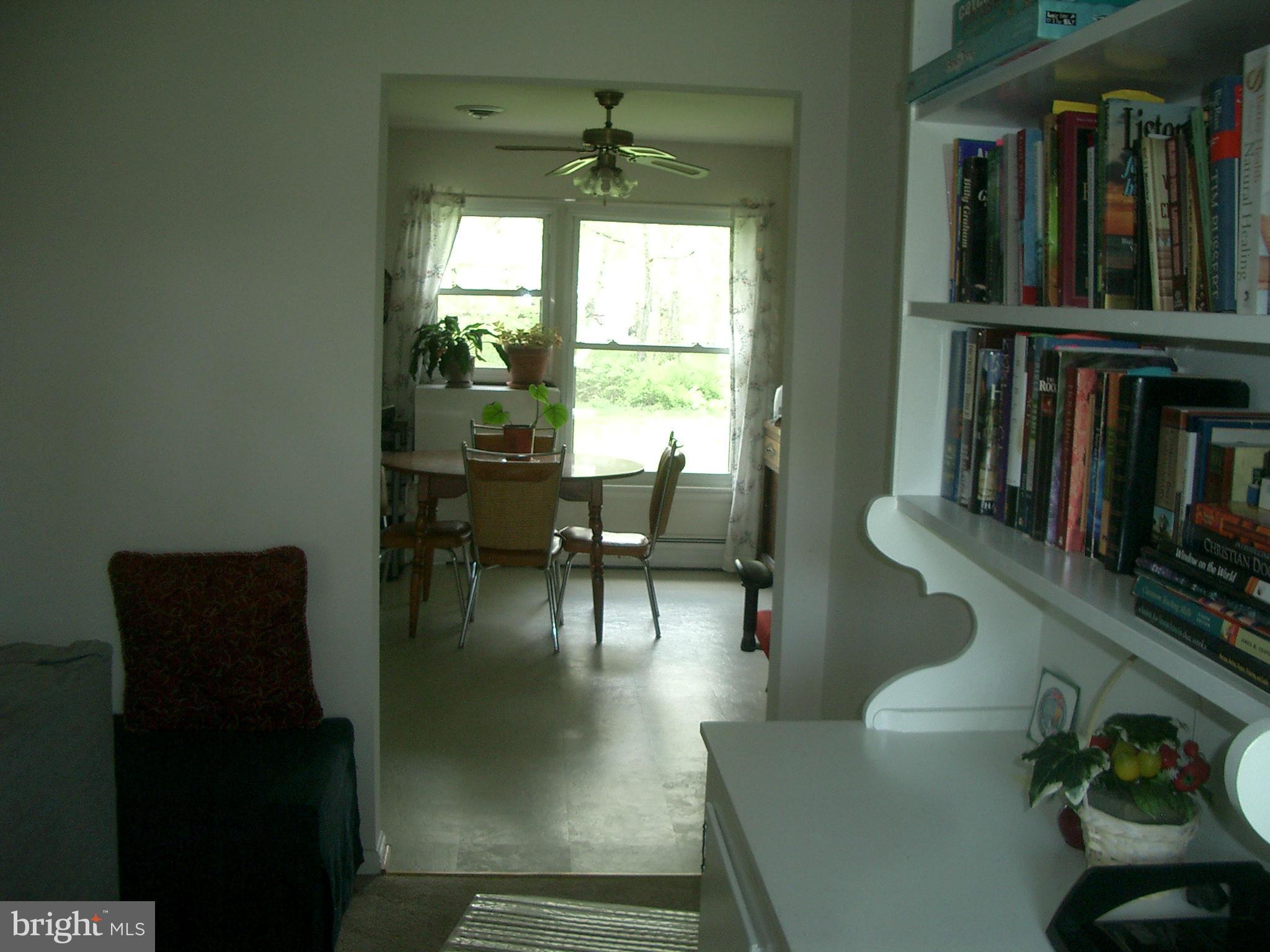 5232 Cochran Road Beltsville, MD 20705 - Photo 5 of 21 Living Room