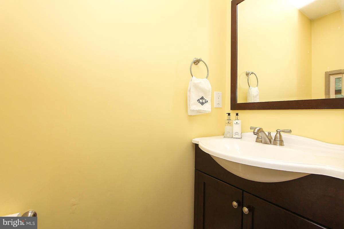 10109 Big Rock Road Silver Spring, MD 20901 - Photo 14 of 28 Powder Room