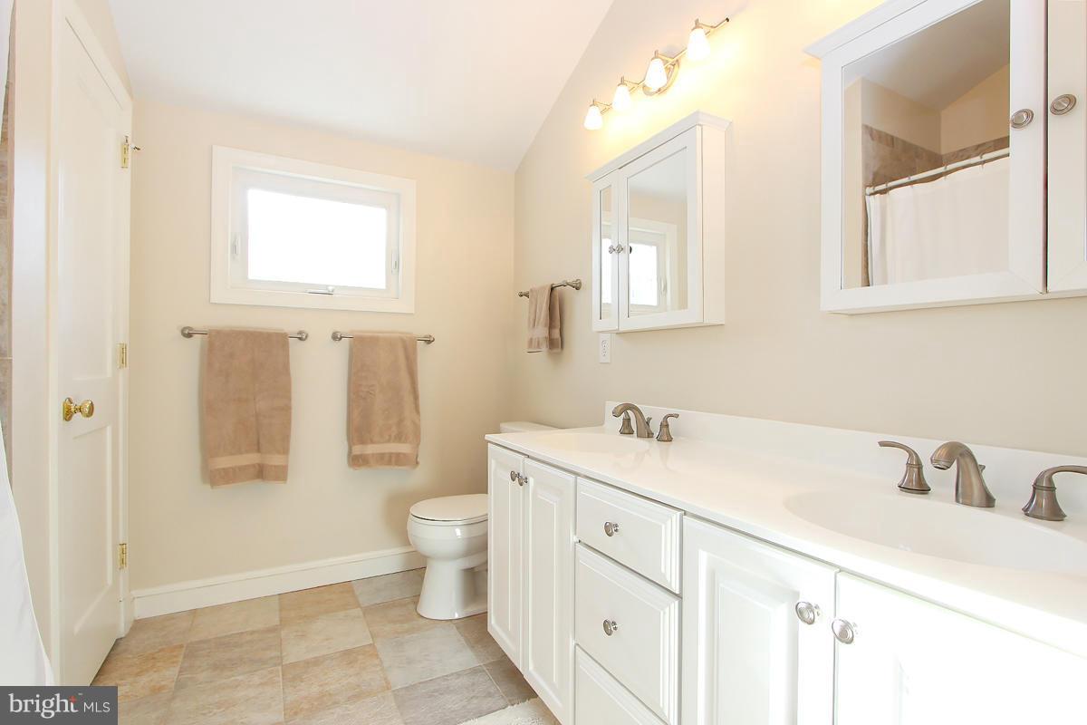 10109 Big Rock Road Silver Spring, MD 20901 - Photo 17 of 28 Bath (Master)