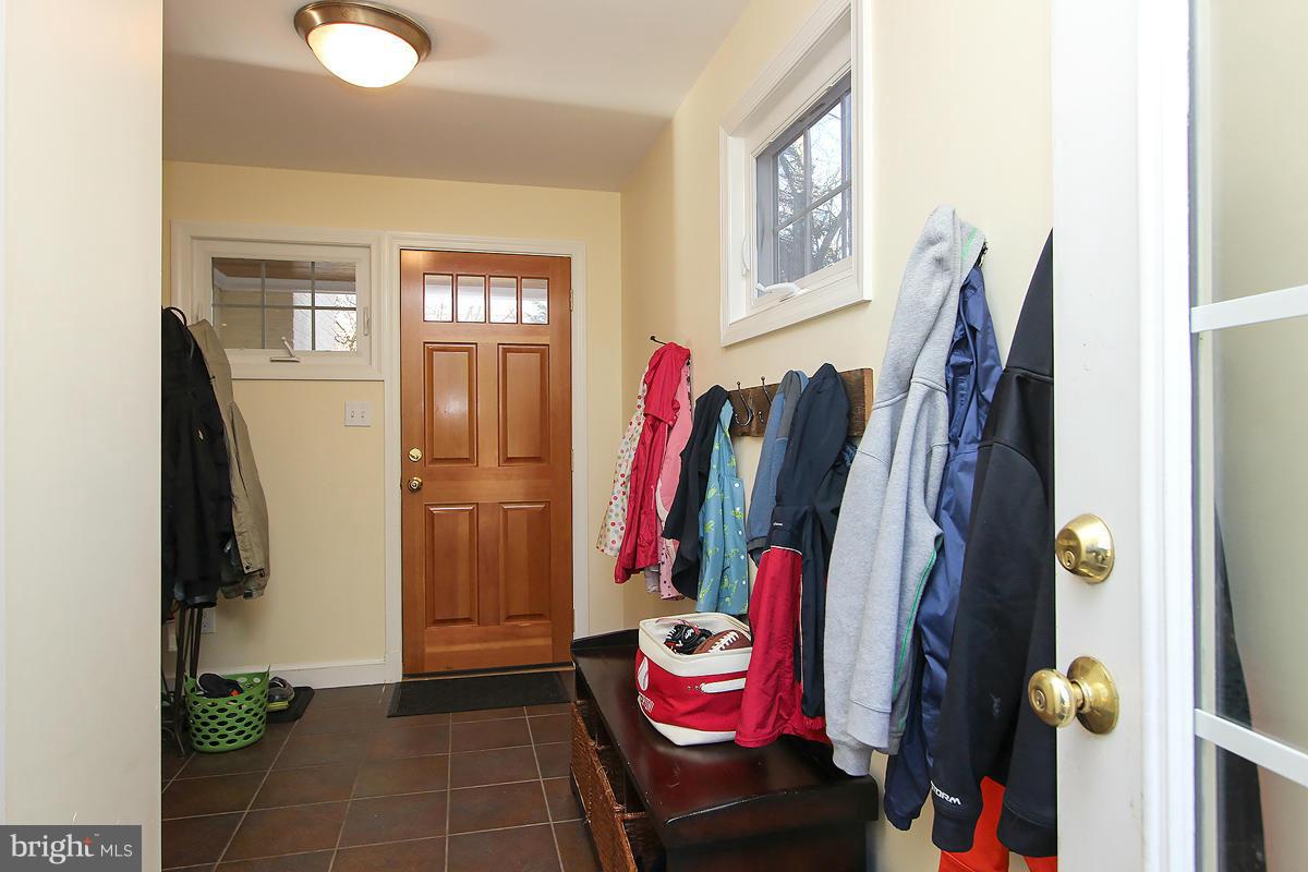 10109 Big Rock Road Silver Spring, MD 20901 - Photo 3 of 28 Mud Room