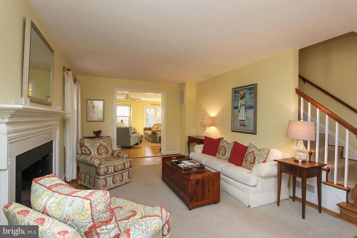 10109 Big Rock Road Silver Spring, MD 20901 - Photo 5 of 28 Living Room