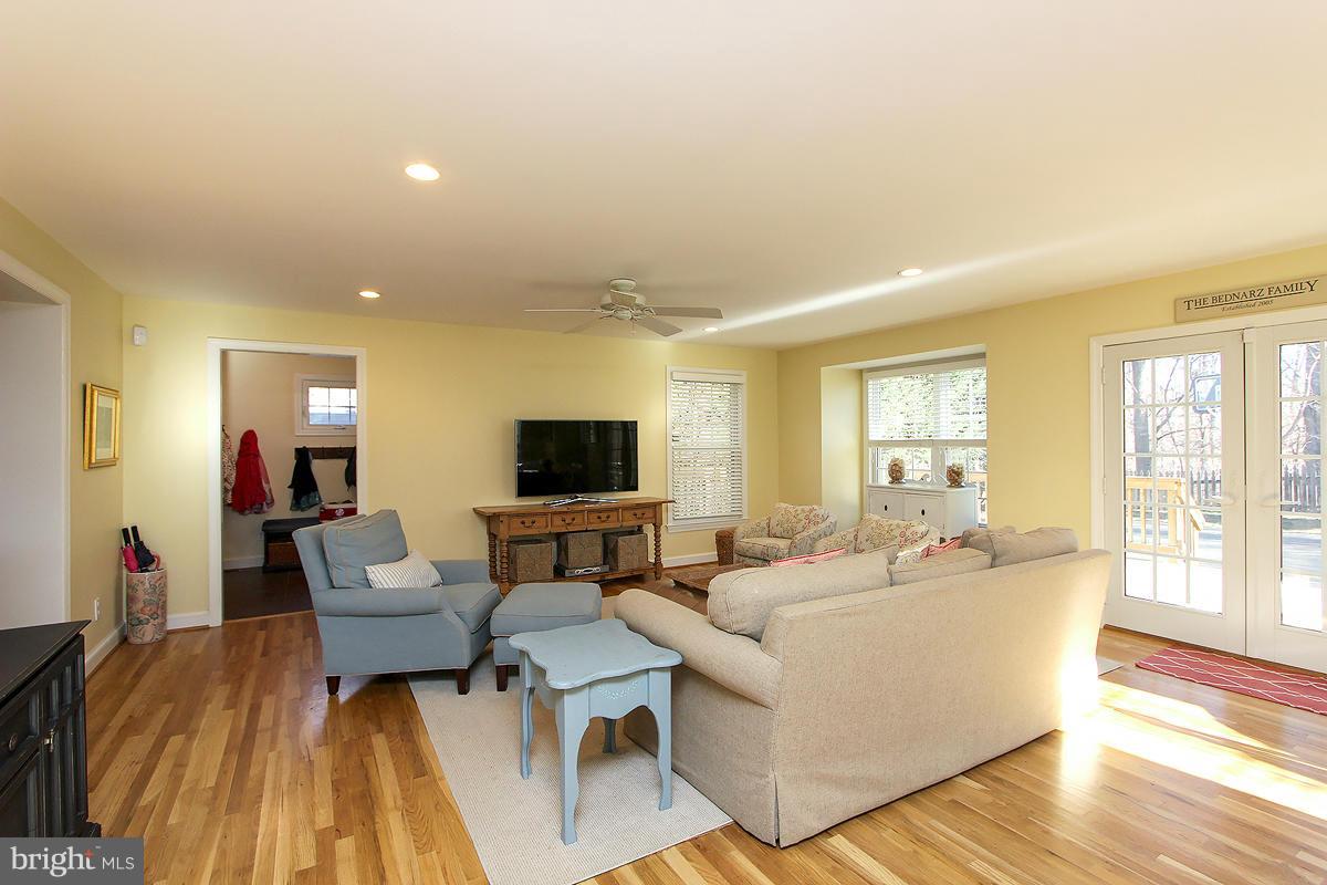 10109 Big Rock Road Silver Spring, MD 20901 - Photo 8 of 28 Family Room