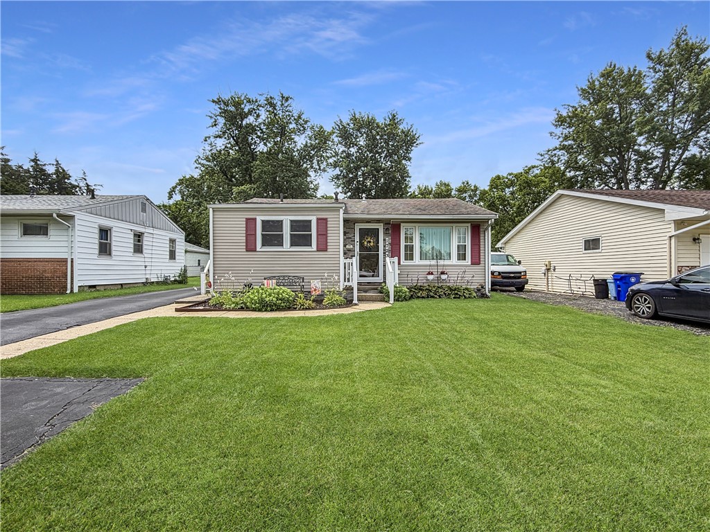 1723 West Olive Street Decatur, IL 62526 - Photo 1 of 26