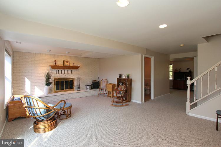 7428 Damascus Road Gaithersburg, MD 20882 - Photo 22 of 30 Family Room