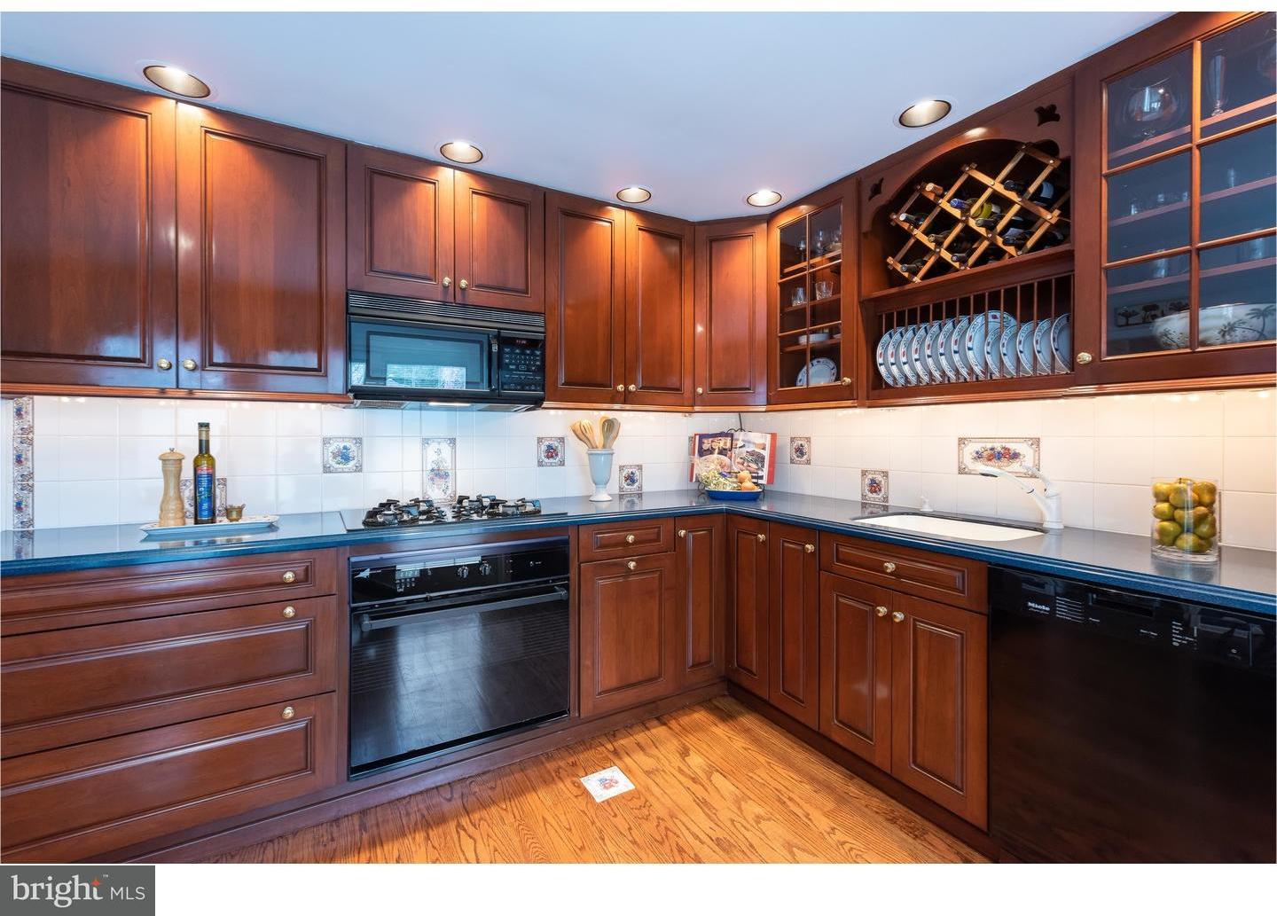 992 Weadley Road Radnor, PA 19087 - Photo 14 of 25 Kitchen