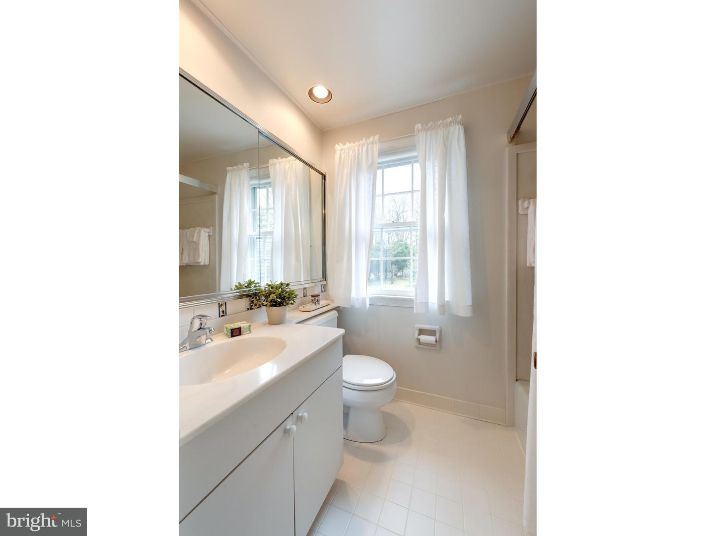 992 Weadley Road Radnor, PA 19087 - Photo 23 of 25 Bathroom