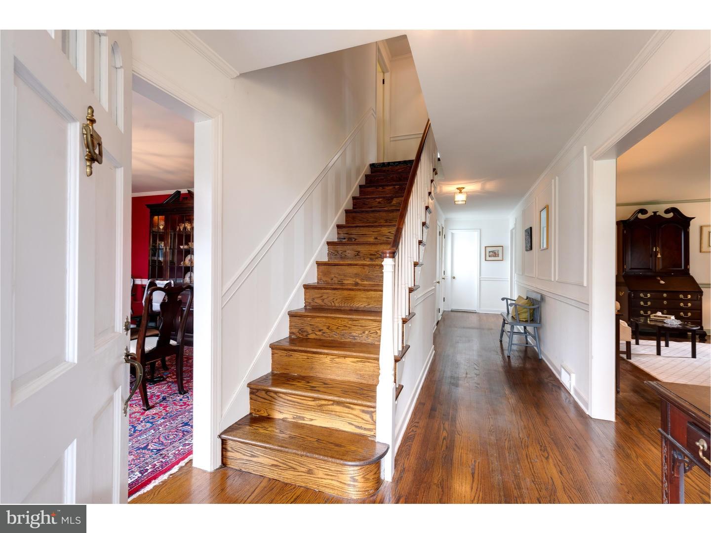 992 Weadley Road Radnor, PA 19087 - Photo 6 of 25 Hallway