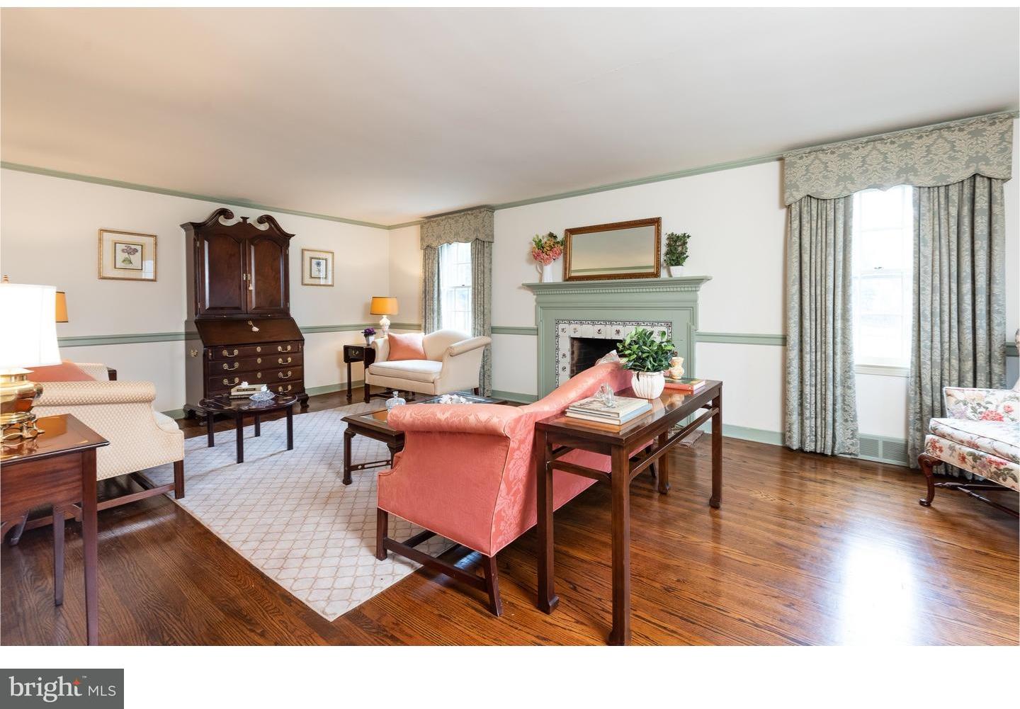 992 Weadley Road Radnor, PA 19087 - Photo 7 of 25 Living Room