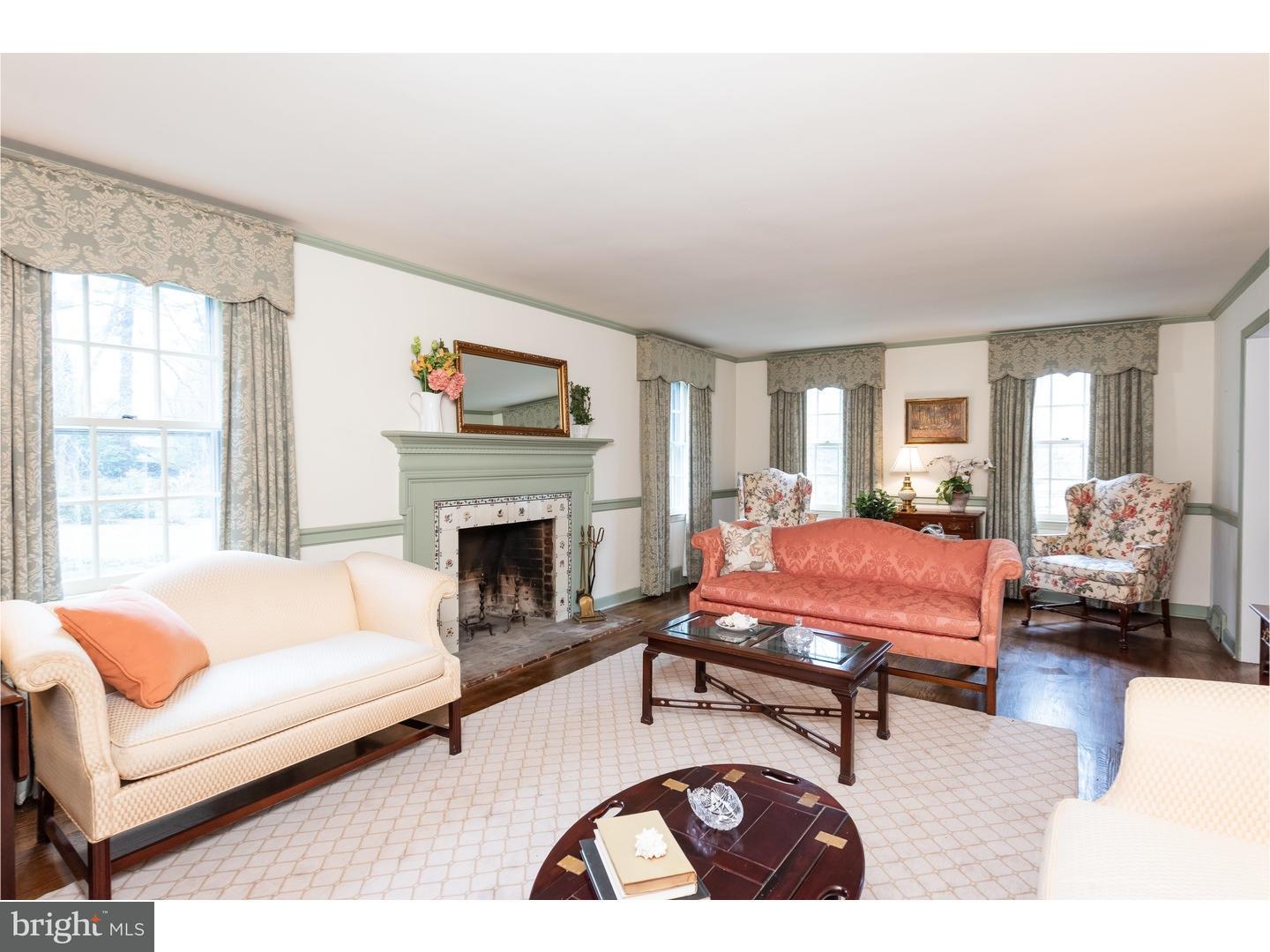 992 Weadley Road Radnor, PA 19087 - Photo 8 of 25 Living Room