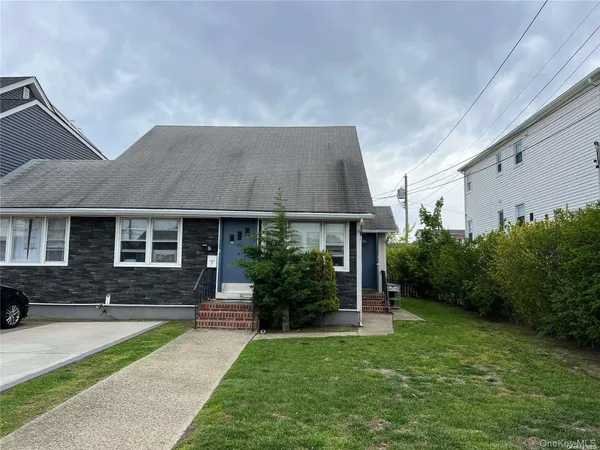 $3,000 | 126 Radcliffe Road, Unit 2, Island Park, NY 11558