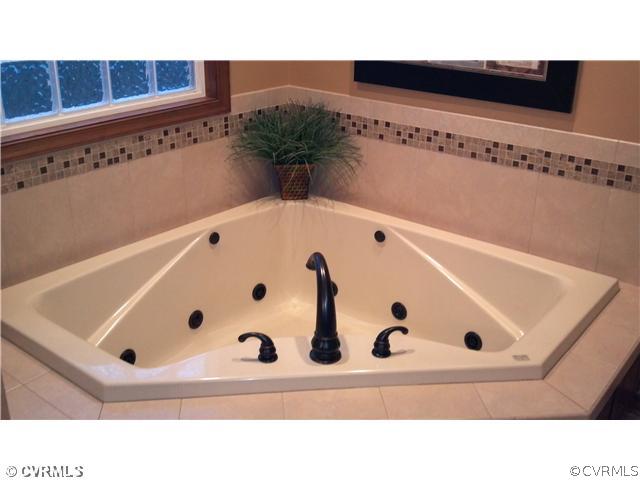 8244 White Oak Road Ford, VA 23850 - Photo 12 of 24 a bathroom with a tub