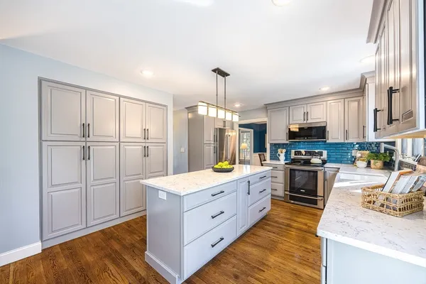 $1,369,000 | 36 Lindsay Lane, Reading, MA 01867