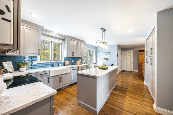 $1,369,000 | 36 Lindsay Lane, Reading, MA 01867