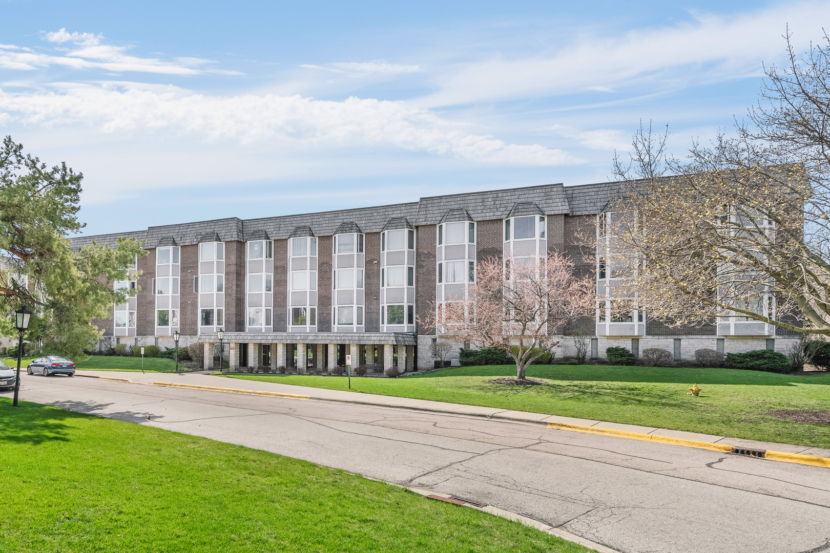 500 Thames Parkway, Unit 1B Park Ridge, IL 60068 - Photo 1 of 17 Gallery Image 1