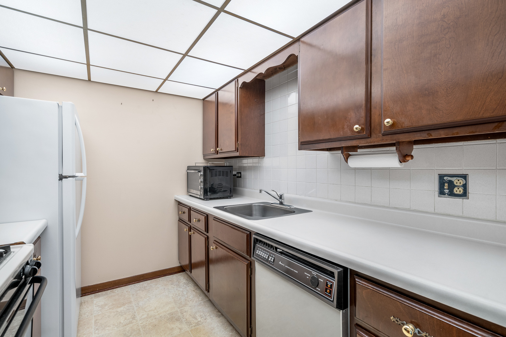 500 Thames Parkway, Unit 1B Park Ridge, IL 60068 - Photo 8 of 17 Gallery Image 8