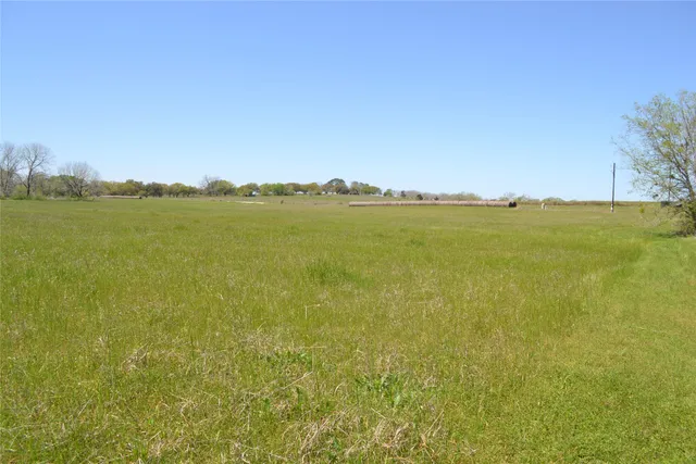 $320,000 | 5568 Bleiblerville Road, Bleiblerville, TX 78931