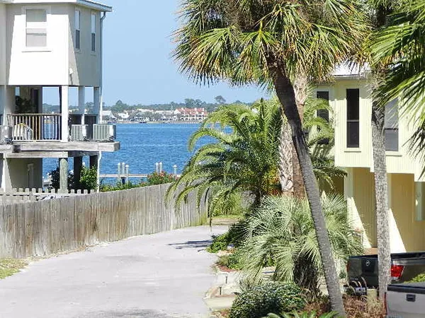 a view of a houses and a yard