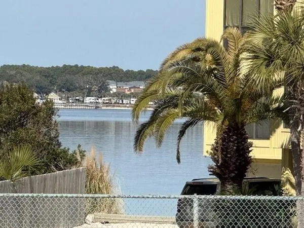 $500,000 | 8520 Gulf Boulevard, Unit 35, Navarre, FL 32566