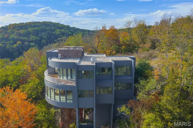 $1,690,000 | 800 Holland Road, Ballwin, MO 63021