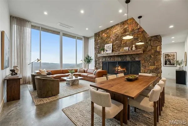 $1,690,000 | 800 Holland Road, Ballwin, MO 63021