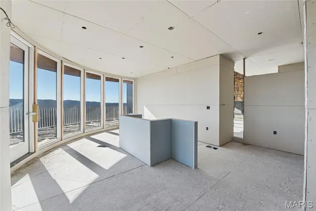 $1,690,000 | 800 Holland Road, Ballwin, MO 63021