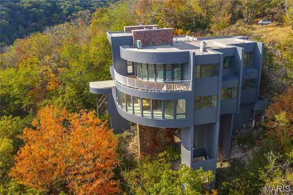 $1,690,000 | 800 Holland Road, Ballwin, MO 63021