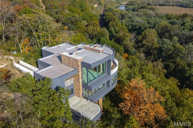 $1,690,000 | 800 Holland Road, Ballwin, MO 63021