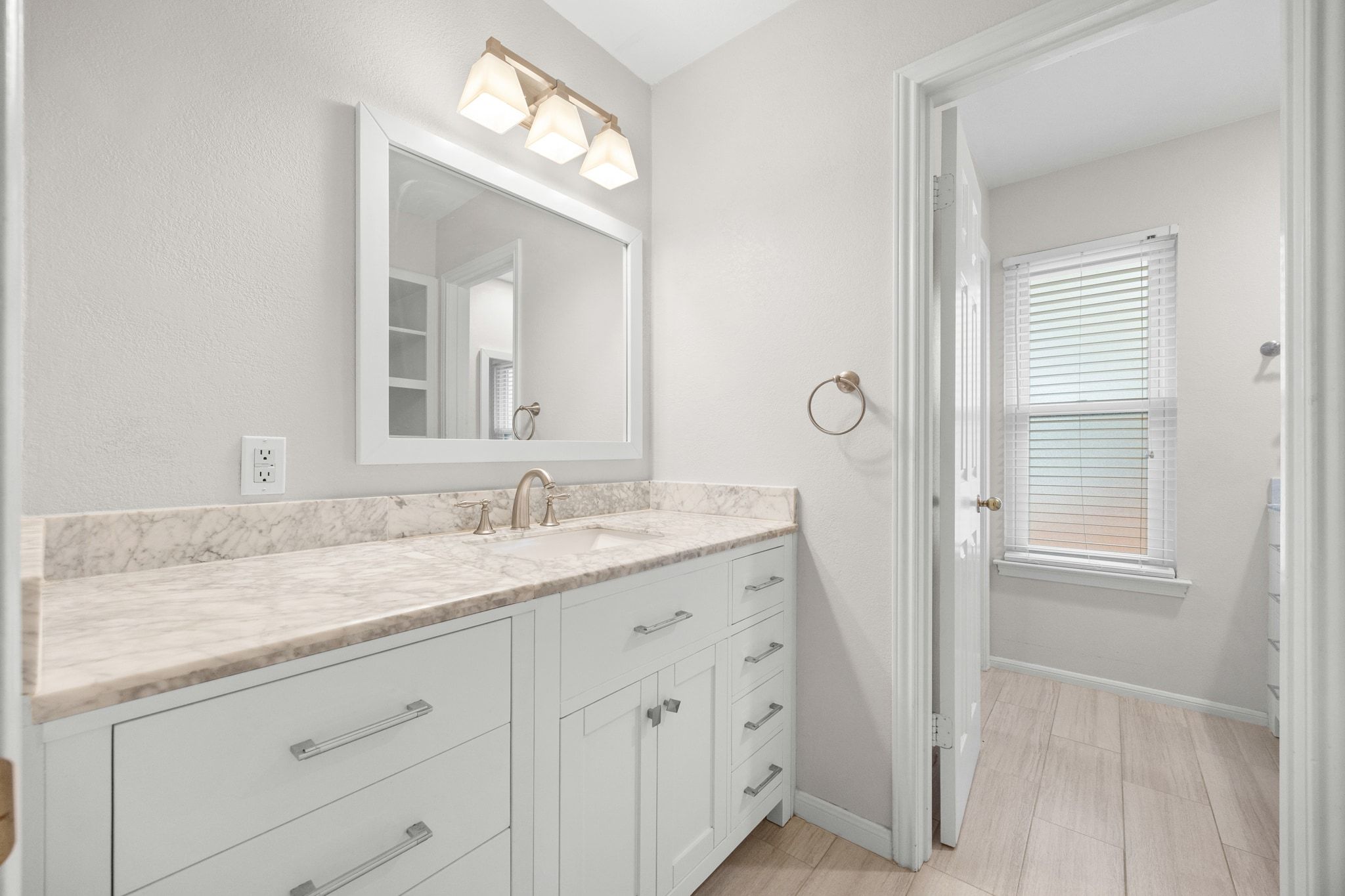 11204 Deadoak Lane Austin, TX 78759 - Photo 30 of 40 a en suite bathroom with a granite countertop sink a mirror and a