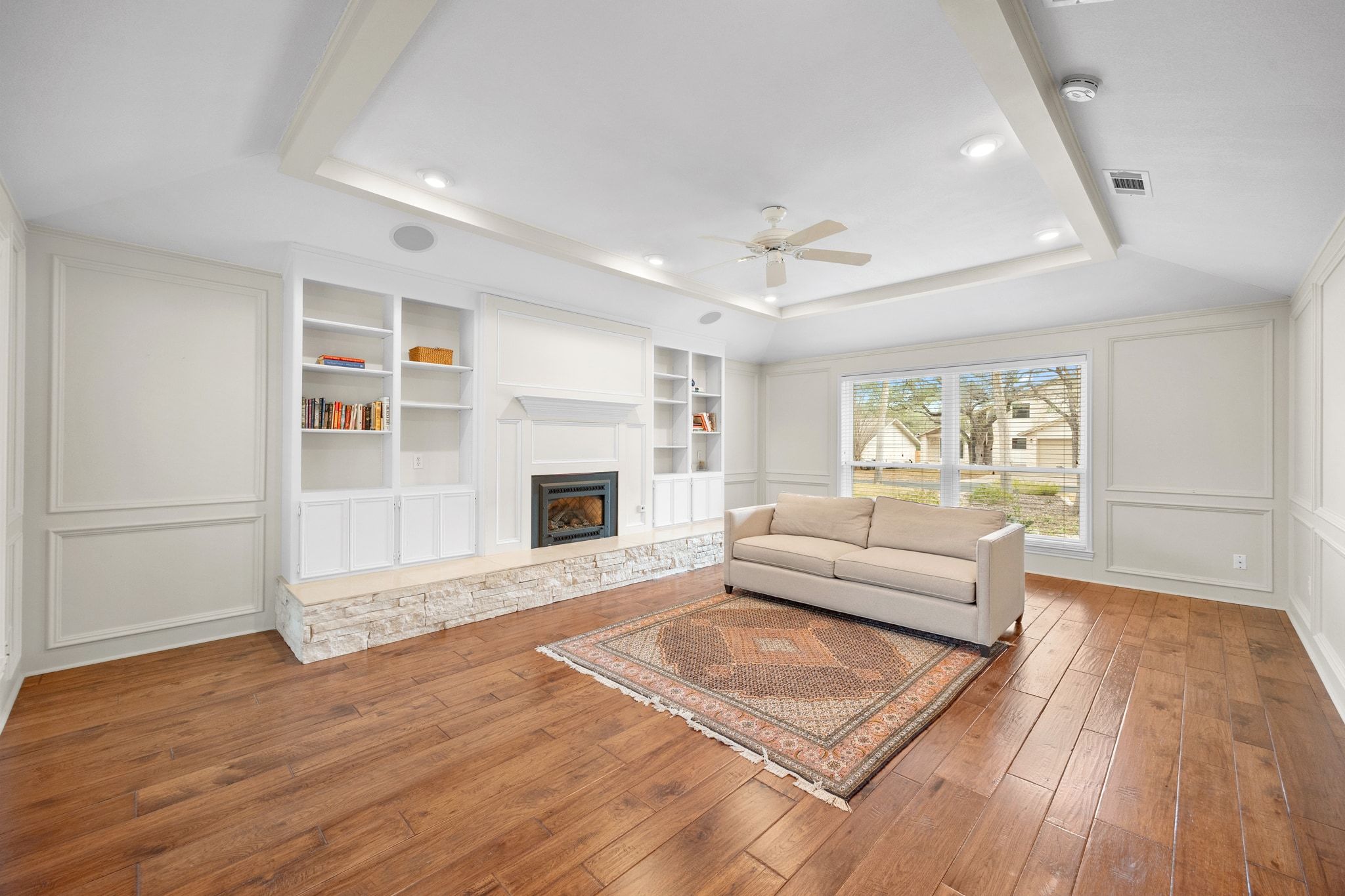 11204 Deadoak Lane Austin, TX 78759 - Photo 7 of 40 a living room with furniture and a fireplace