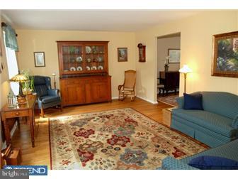 518 Cobbleskill Lane Exton, PA 19341 - Photo 8 of 12 Living Room