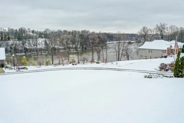 $325,000 | 10 Embrey Court, Appleton, WI 54915