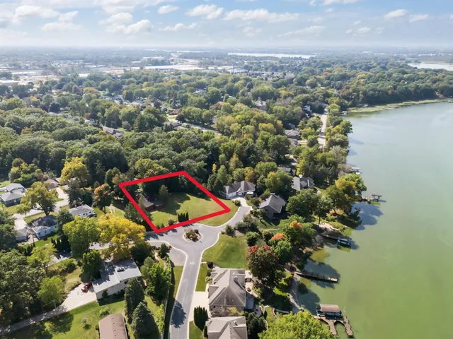 $325,000 | 10 Embrey Court, Appleton, WI 54915