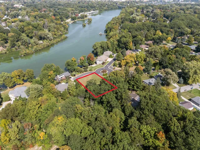 $325,000 | 10 Embrey Court, Appleton, WI 54915