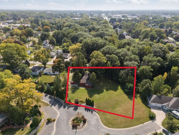 $325,000 | 10 Embrey Court, Appleton, WI 54915