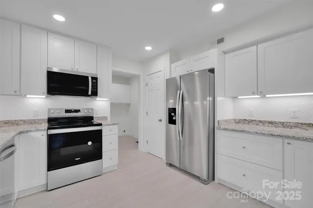 $550,000 | 8343 Norcroft Drive, Charlotte, NC 28269