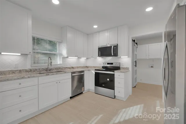 $550,000 | 8343 Norcroft Drive, Charlotte, NC 28269