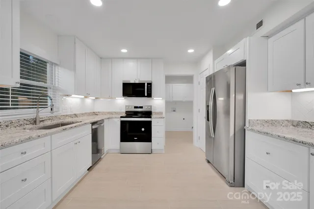 $550,000 | 8343 Norcroft Drive, Charlotte, NC 28269